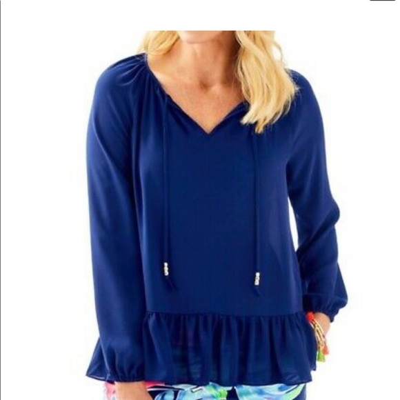 Lilly Pulitzer Tops - Adorable Lilly Pulitzer navy top